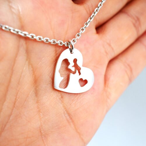 Strieborný náhrdelník "Srdce s matkou a dieťaťom"
